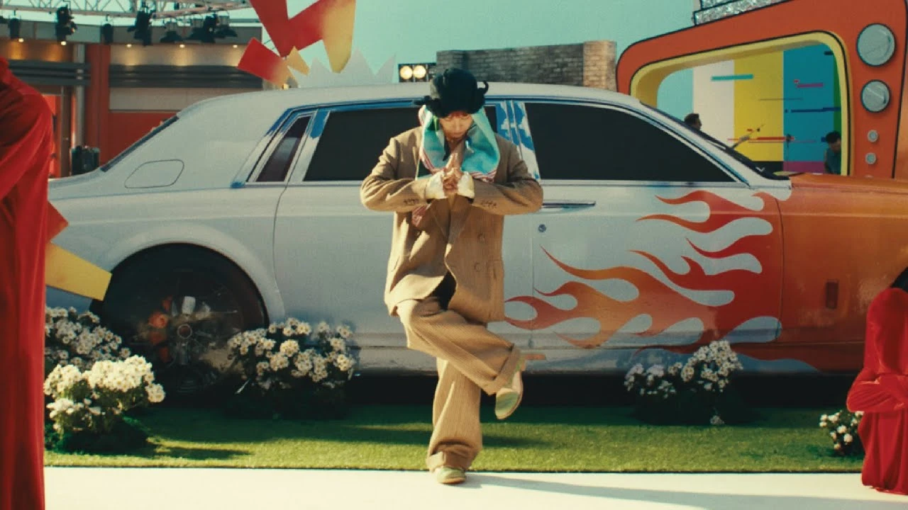 G-Dragon performing in his POWER music video, wearing an oversized suit on a retro-styled set