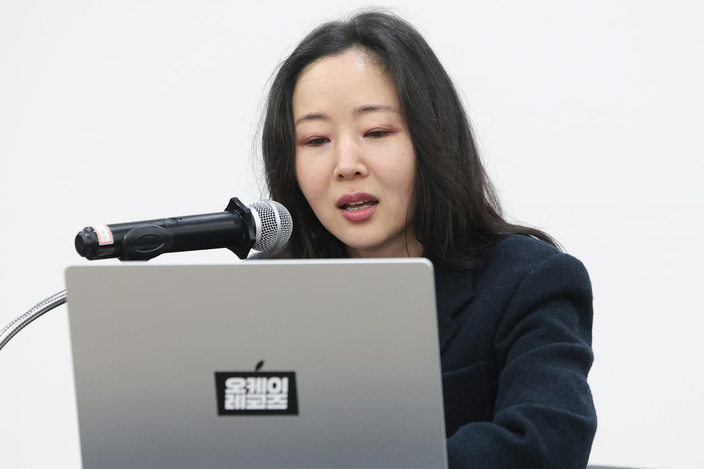Min Hee-jin at a press conference