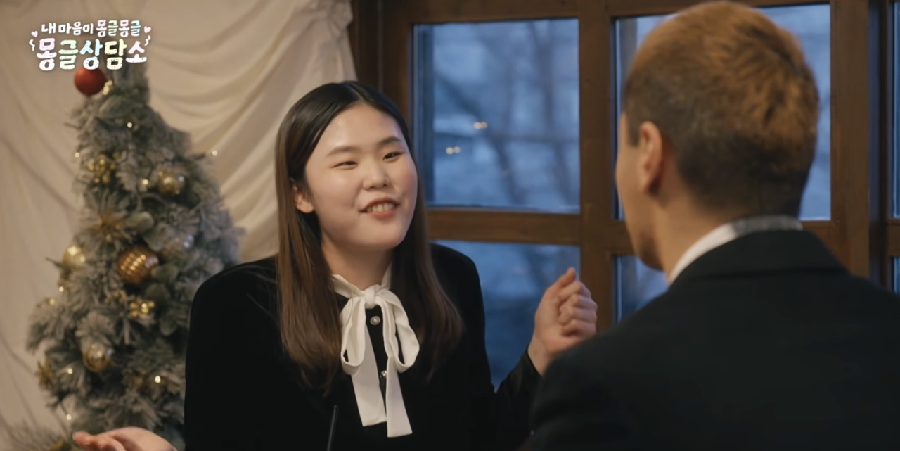 Participant in Mongle Mongle Mongle smiling during filming