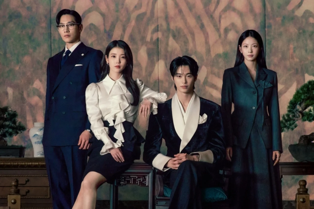 IU, Byeon Woo-seok and cast in the official Perfect Crown group poster for MBC, 2026