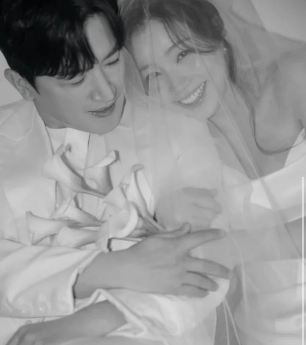 Lee Min Woo and Lee Ah Mi intimate pre-wedding pictorial in black and white
