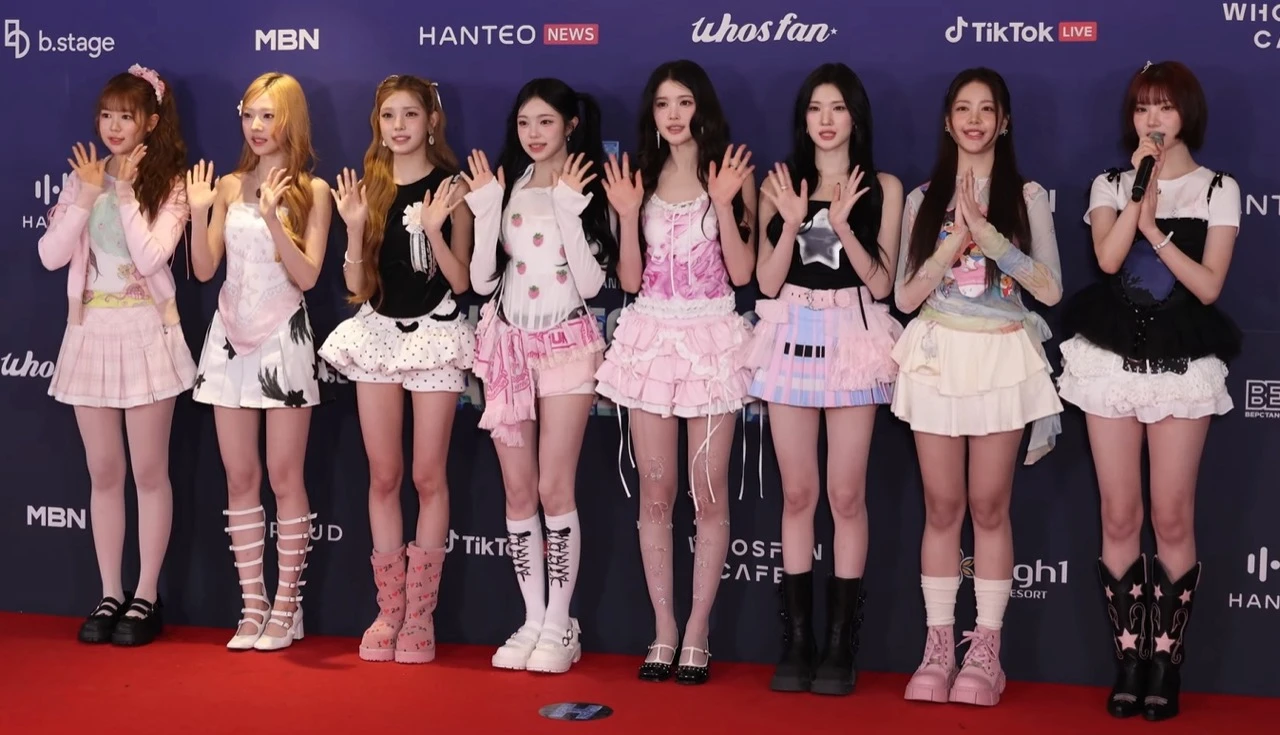 Hearts2Hearts members at the Hanteo Music Awards 2026