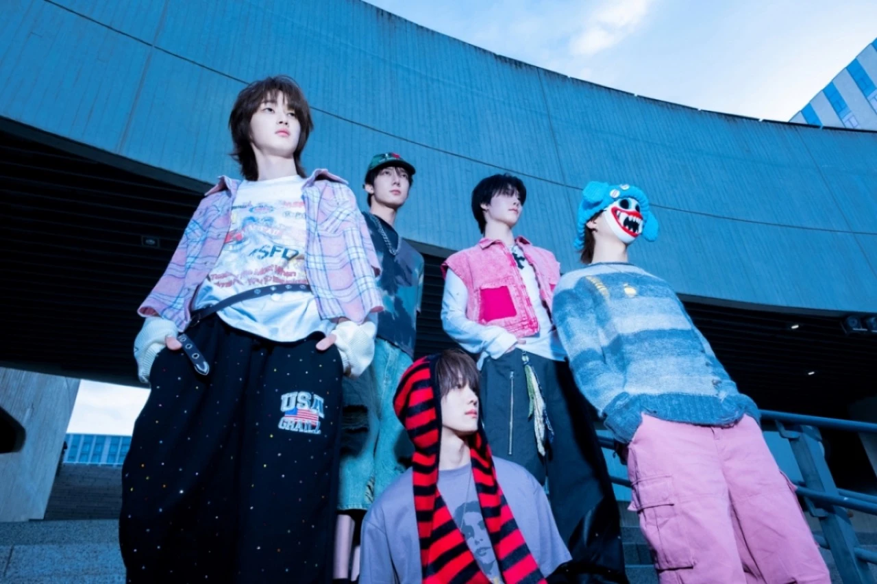 hrtz.wav pose together in a low-angle official concept photo for The First Wave