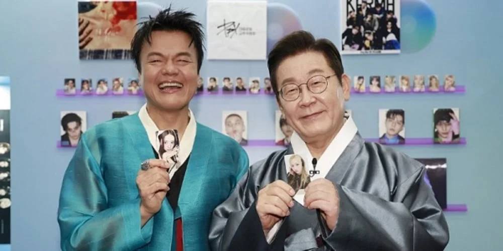 President Lee Jae Myung poses with JYP founder Park Jin-young at the Presidential Committee on Popular Culture Exchange inauguration in October 2025