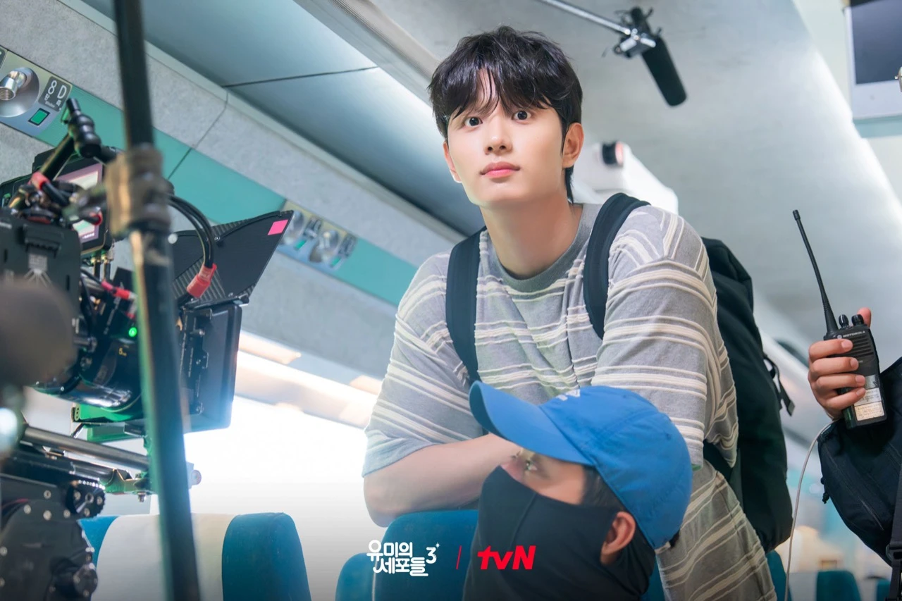 Kim Jae-won on the set of Yumi's Cells 3 in a tvN production still