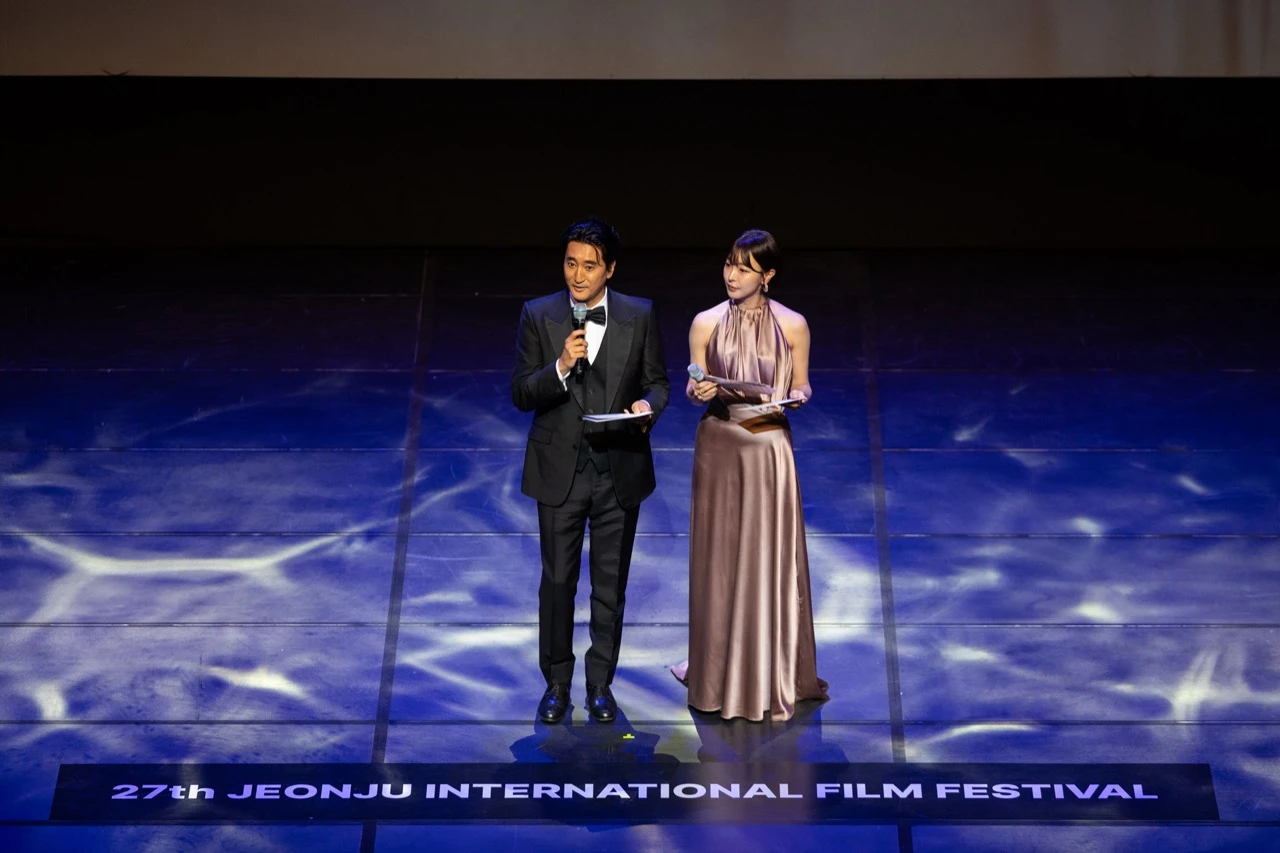 Guests gather during the 27th JEONJU IFF opening ceremony