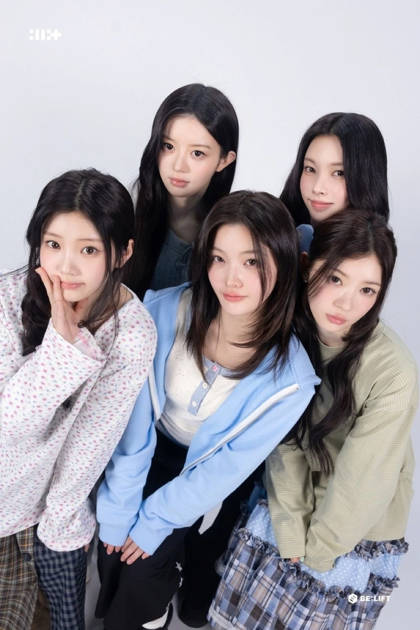 ILLIT posing together in an official Belift Lab group photo