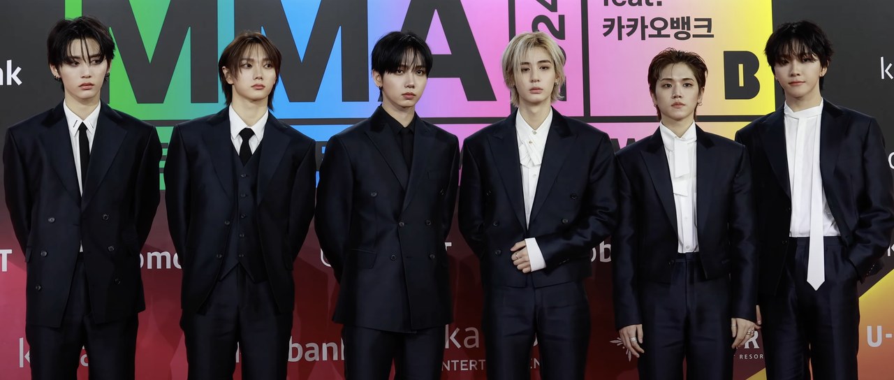 BOYNEXTDOOR posing together on the MAMA Awards 2024 red carpet