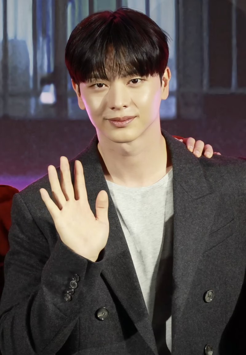 Yook Sungjae at a press event